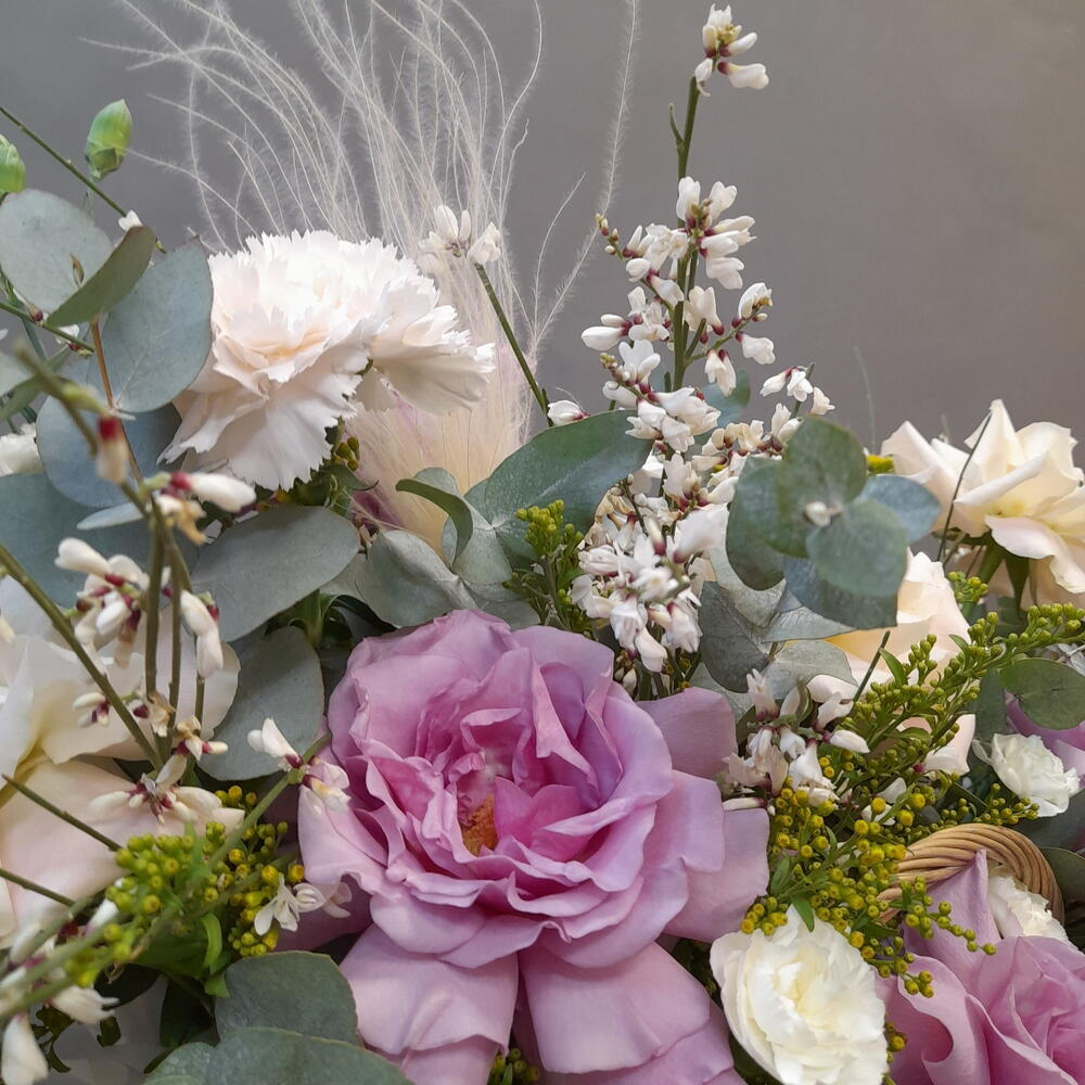 Авторская корзина с ароматными цветами премиум XL