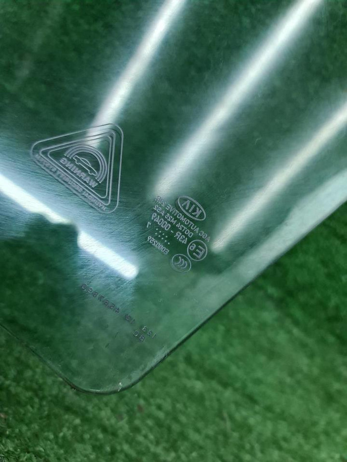 Стекло двери переднее правое KIA Sportage 4 16-22