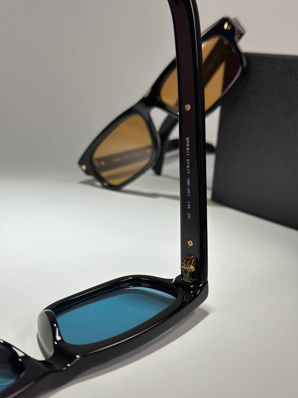 Очки Prada