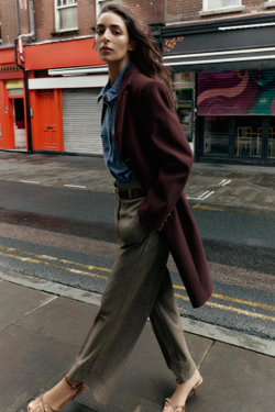 ZARA ПАЛЬТО С ПОДПЛЕЧНИКАМИ ИЗ МЯГКОЙ ТКАНИ, БУРГУНДИ