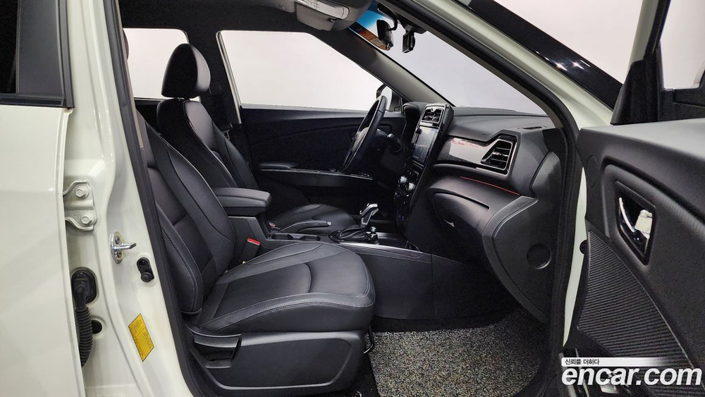 KG Mobility (Ssangyong) Very New Tivoli Бензин 1.5 2WD (10.2020)
