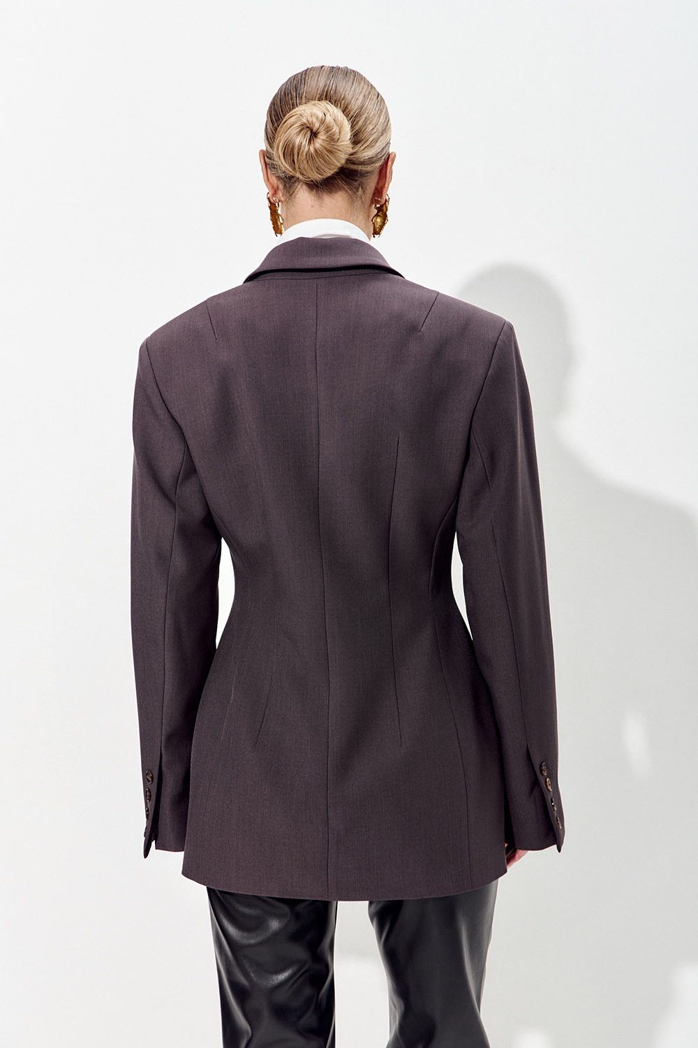 Приталенный пиджак "песочные часы" цвета графит