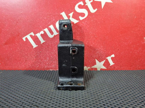 Кронштейн бампера переднего правый