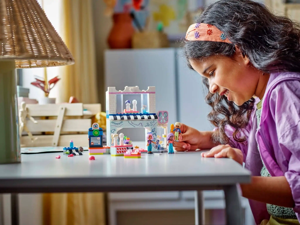 Конструктор LEGO Friends 42662 Парикмахерская и магазин аксессуаров