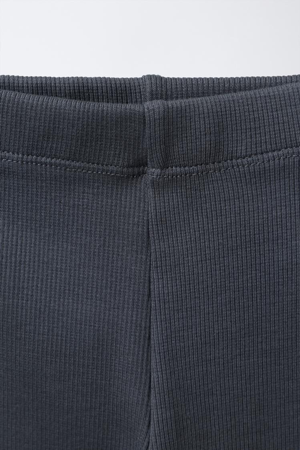 ZARA КОМПЛЕКТ ИЗ ТОЛСТОВКИ С ПРИНТОМ И ЛЕГИНСОВ В РУБЧИК, СЕРО-СИНИЙ