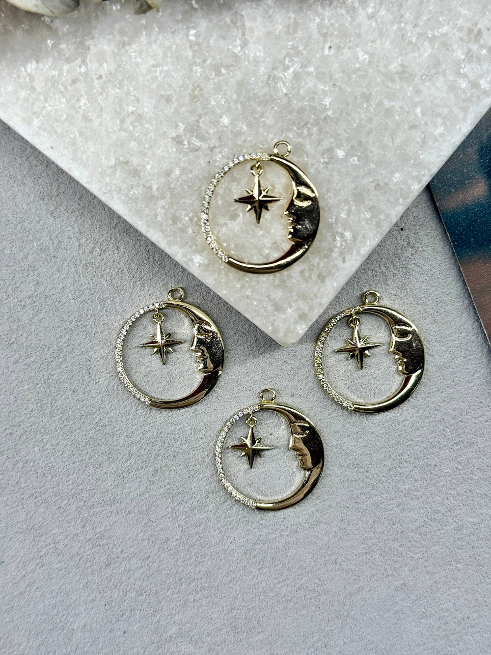 Подвеска "Луна" с фианитами, позолота 14k, 22*21 мм