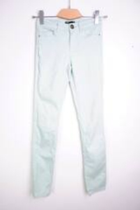 Джинсы Oodji красивого оттенка, маркировка 25, визуально на 40 размер