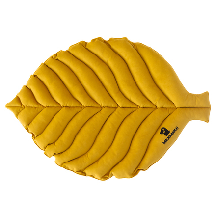 Лежанка Mr.Kranch для собак Листочек средняя двусторонняя с имитацией кожи размер 90х65х5см охра