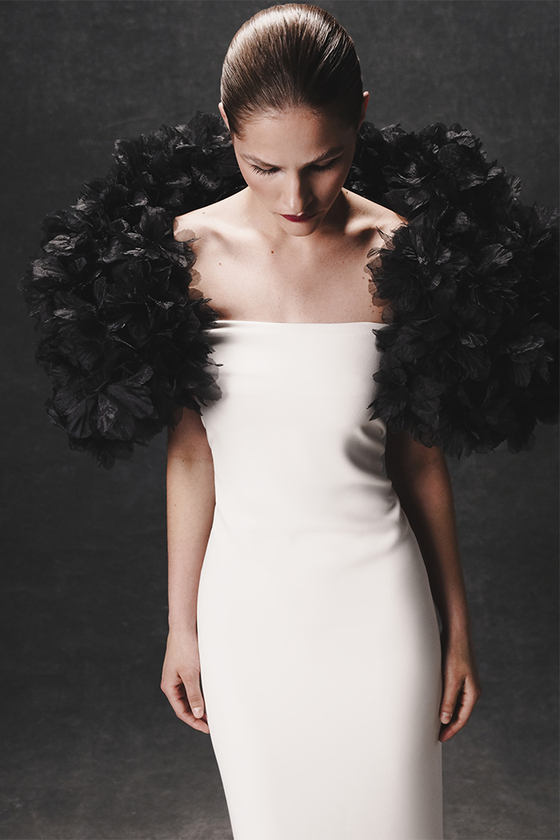 Платье макси из крепа с цветочной отделкой