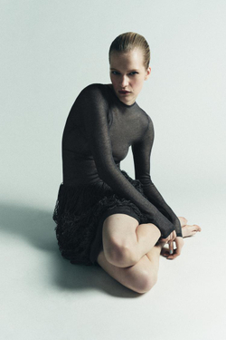 ZARA ВЯЗАНОЕ ПЛАТЬЕ С МЕТАЛЛИЗИРОВАННОЙ НИТЬЮ И БАХРОМОЙ, СЕРО-СИНИЙ