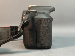Canon 600D kit 18-55mm 3.5-5.6 III 6.400 кадров