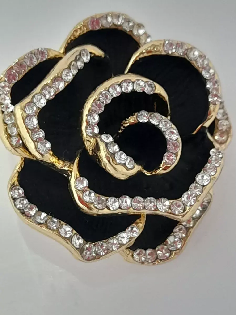 Брошь "Роза чёрная с золотом"