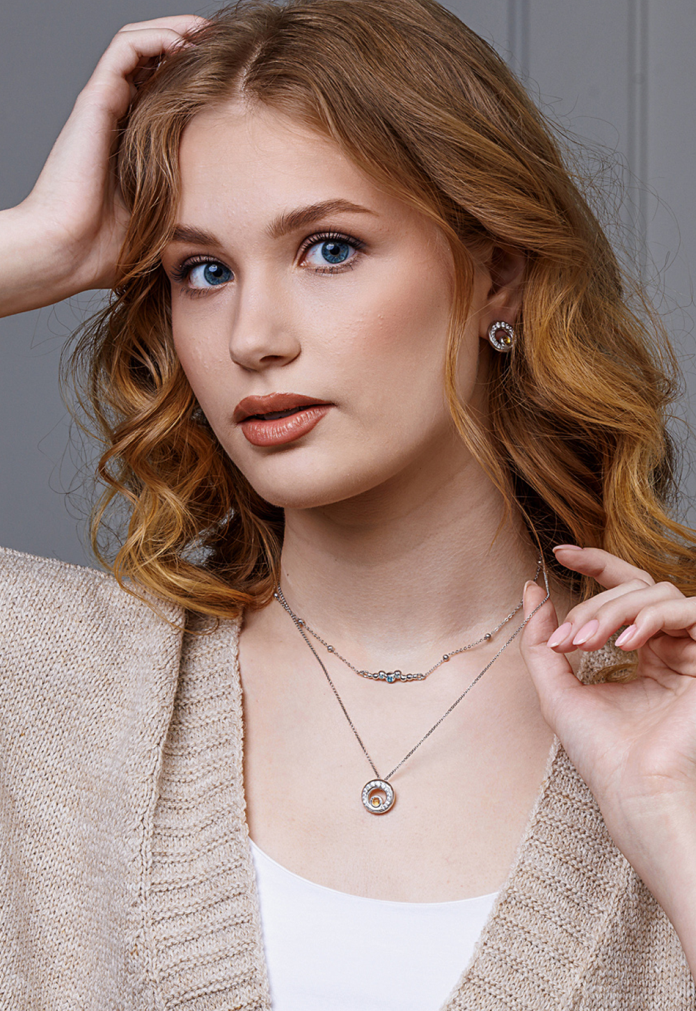 Подвес малый из серебра со вставками из топаза и бесцветных фианитов