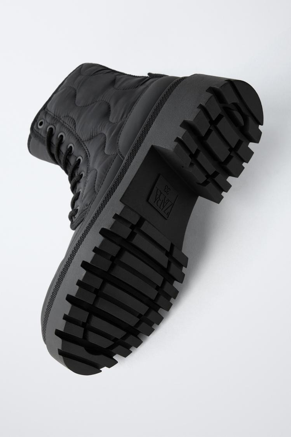 ZARA СТЕГАНЫЕ БОТИНКИ НА ШНУРОВКЕ, ЧЕРНЫЙ