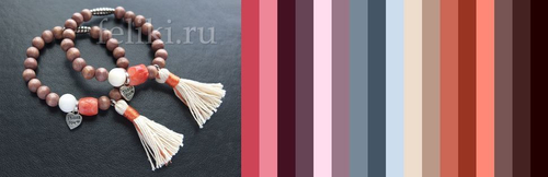 браслет из коралла и дерева с кисточкой