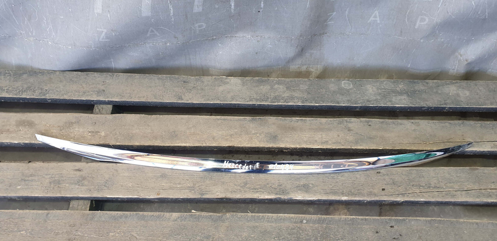 Молдинг крышки багажника Mercedes E-Class (W213) 16-20 Б/У Оригинал A2137570000