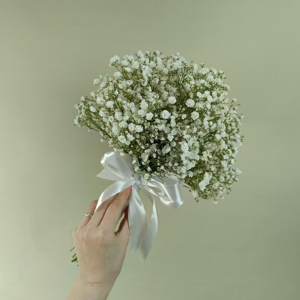 Свадебный букет невесты из белой гипсофилы