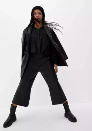 Блузка с оборками на воротнике