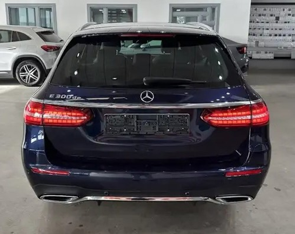 Mercedes-Benz E 230