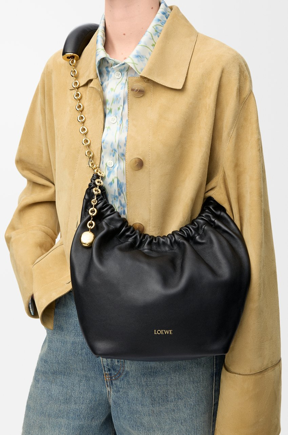 Loewe Маленькая сумка-мешок Squeeze из мягкой кожи ягненка наппа, черный