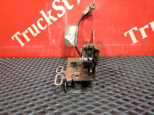 Замок двери внутренний левый