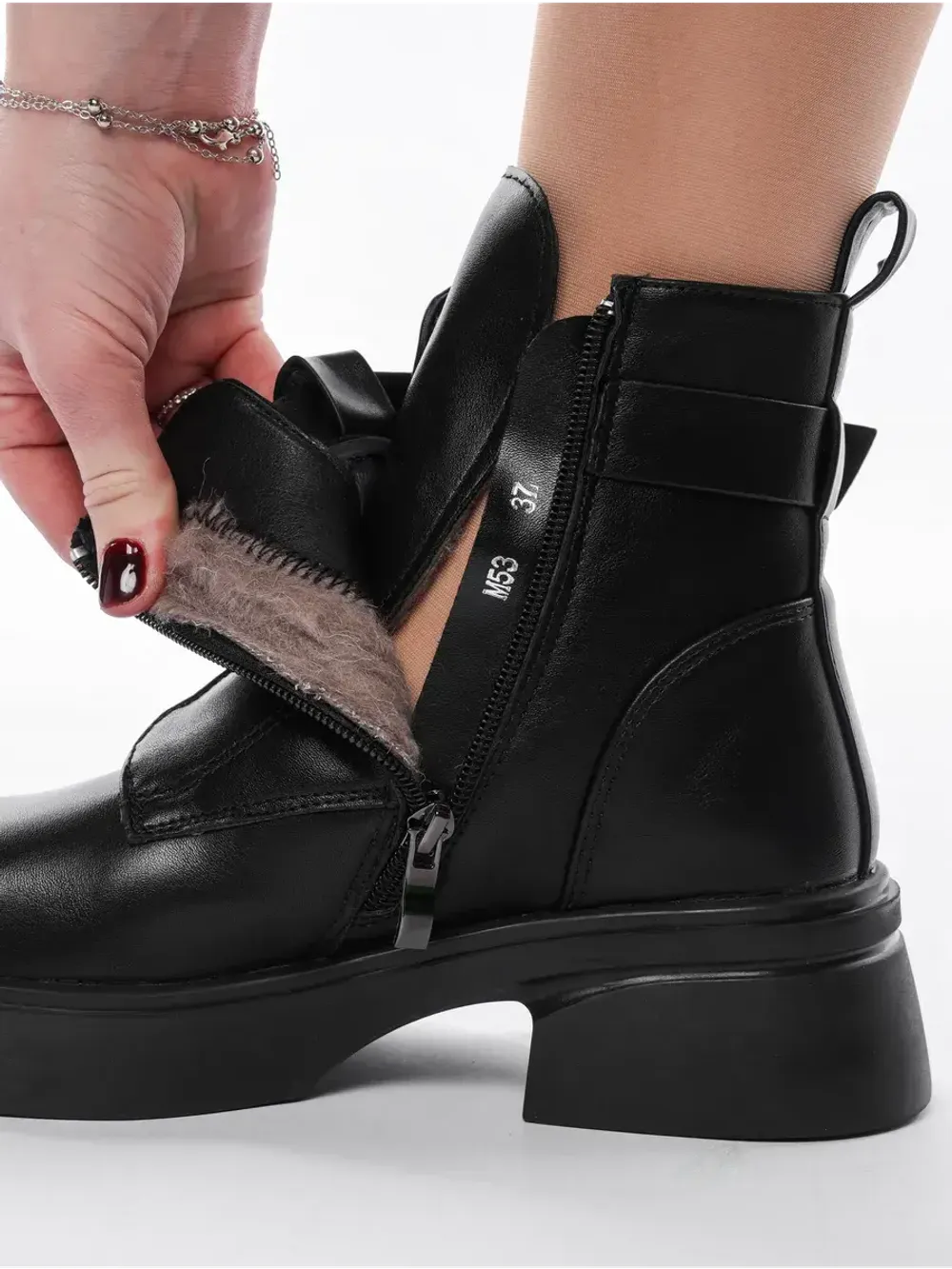 Зимние ботинки на высокой платформе