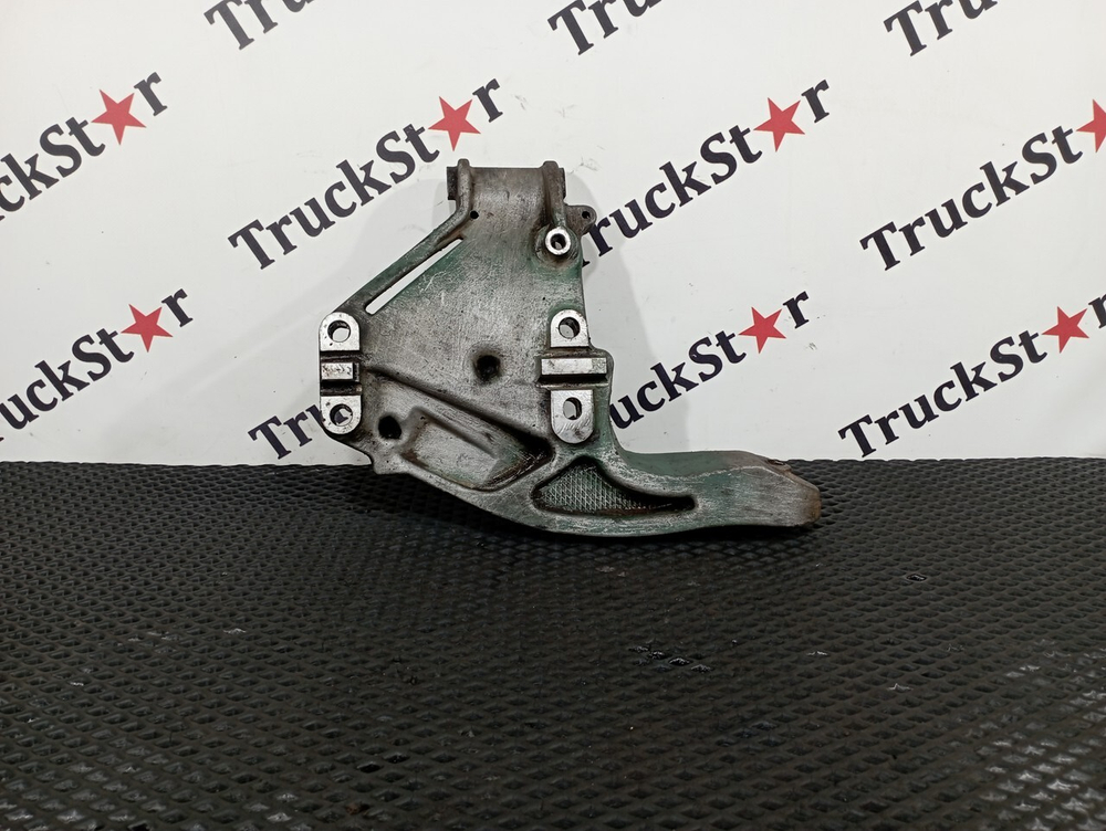 Кронштейн двигателя передний левый