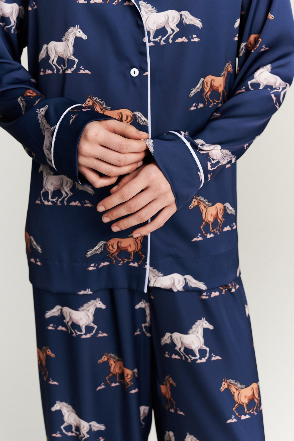 Костюм двойка с лошадьми - S размер