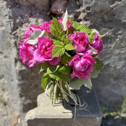букет цветов Летний кружевной микс — h ~ 35-40 см — ароматные розы Ив Пьяже и молоденькая садовая зелень