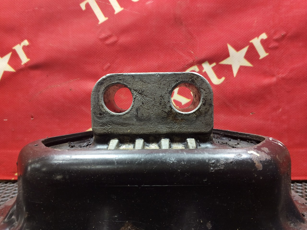 Подушка двигателя задняя