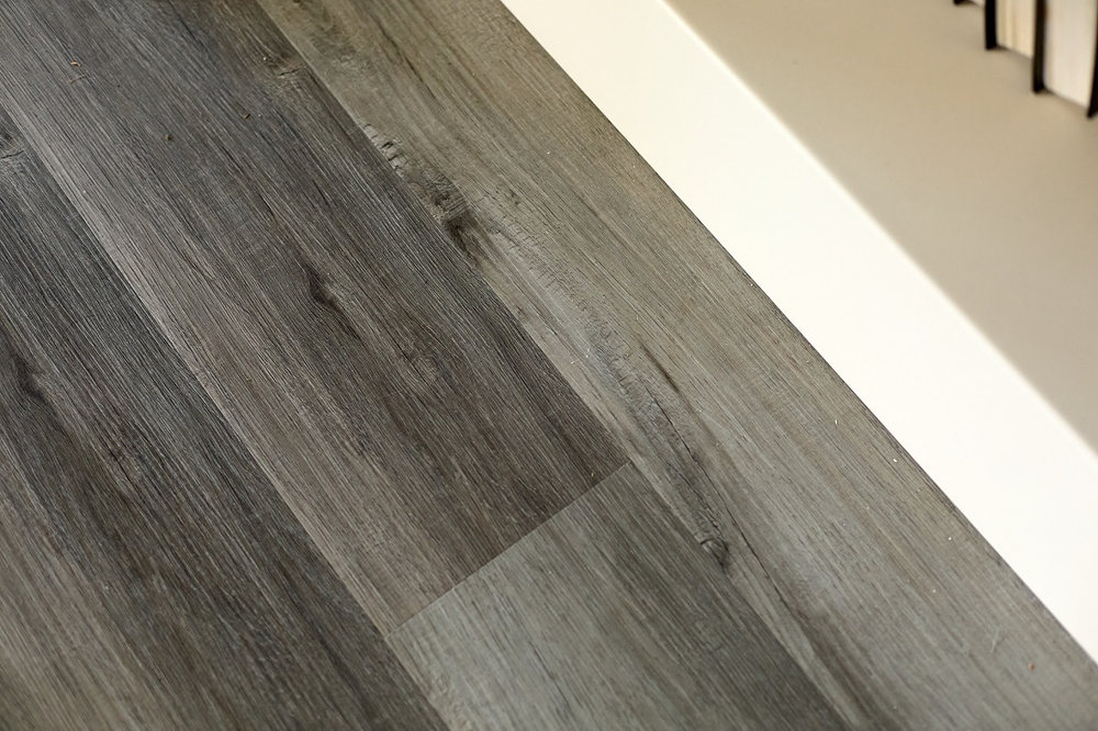 SPC-ламинат Home Expert Дуб Горный ручей 1211/68W906