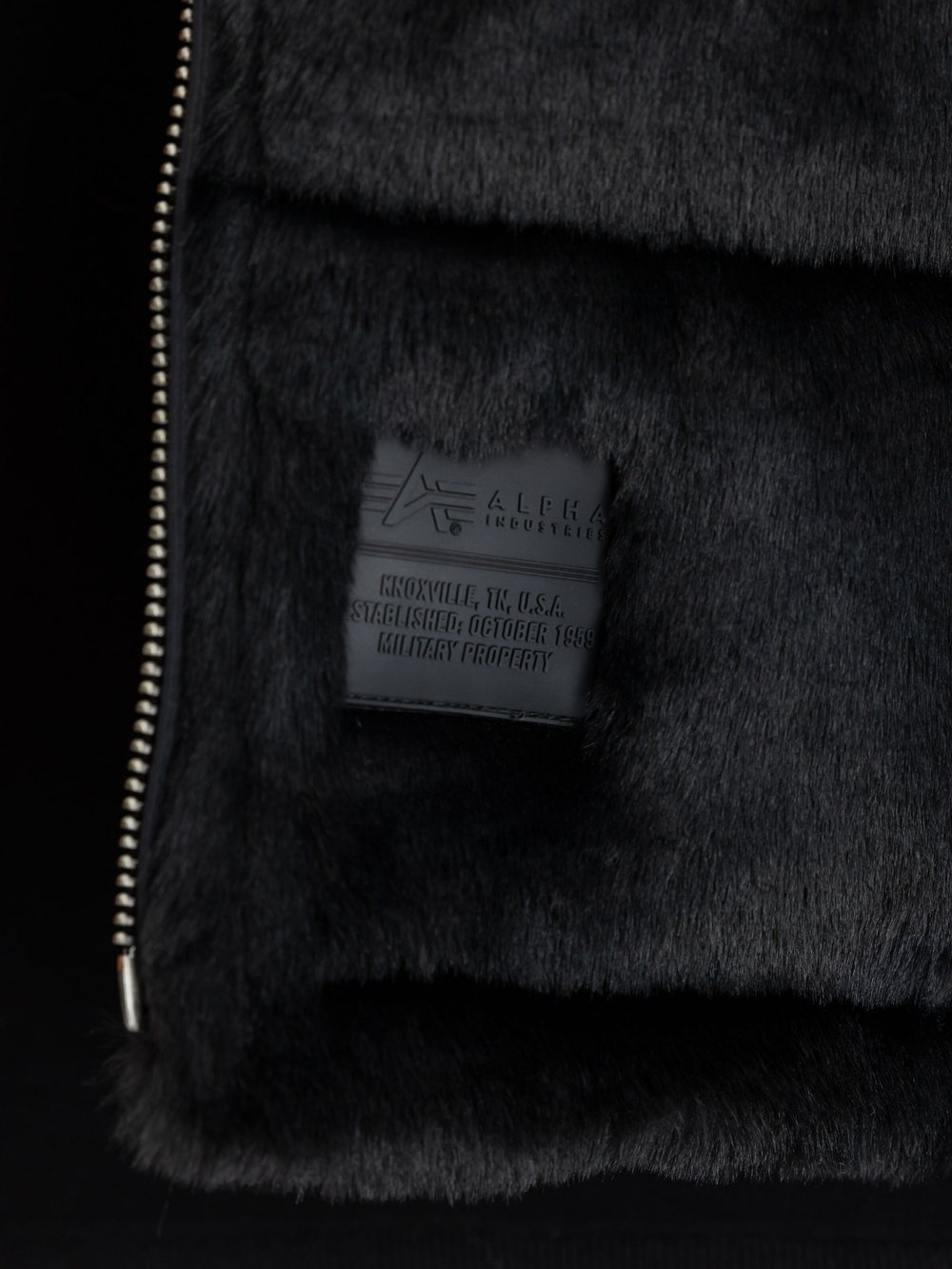 Куртка утепленная женская ALPHA INDUSTRIES Fur Puffer Wmn