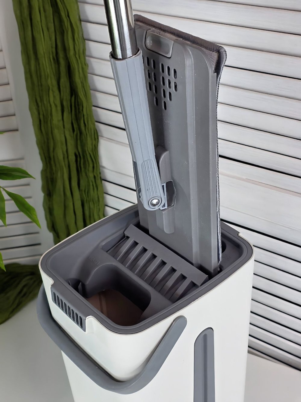 Ведро для мытья полов 4+4л с отжимом, шваброй, 2 насадки в комплекте