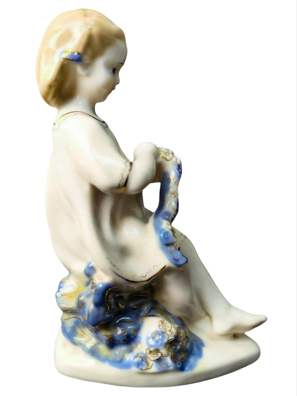 Фаянсовая статуэтка "Девочка с венком" Гжель