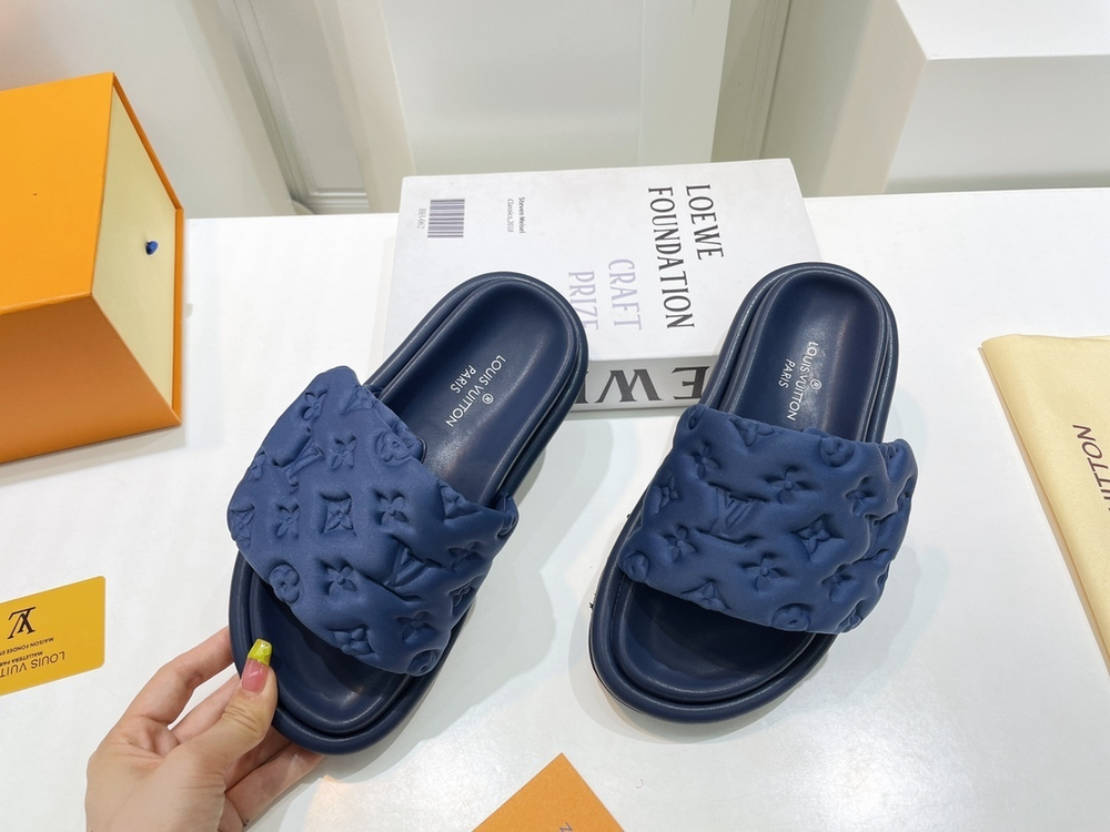 Louis Vuitton Pool Pillow Comfort Mule