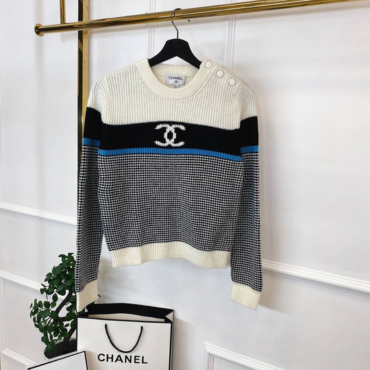 Свитер из шерсти