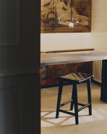 Табурет Calixta из кожи и красного дерева с черной отделкой