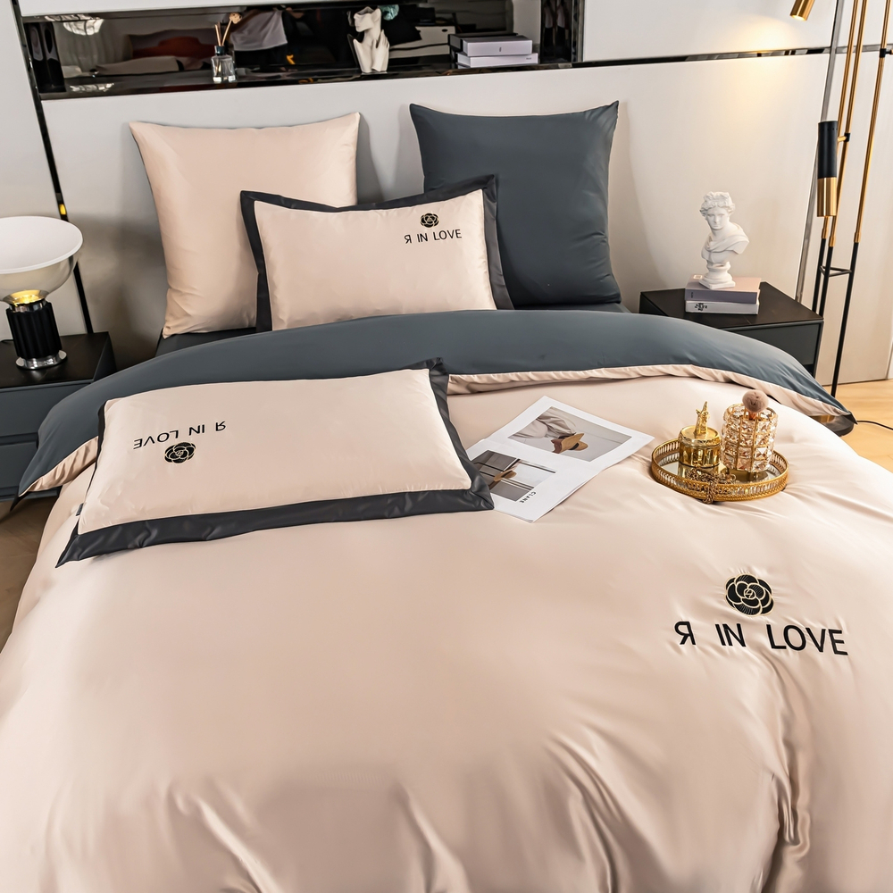 Комплект постельного белья Сатин-Шелк Я IN LOVE на резинке LVR014