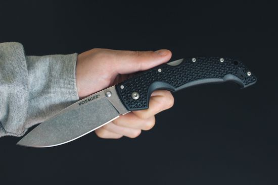 Складной нож Cold Steel 29AB Voyager Large Drop Plain Edge c клинком из стали AUS-10A, рукоять Grivory (Griv-Ex)