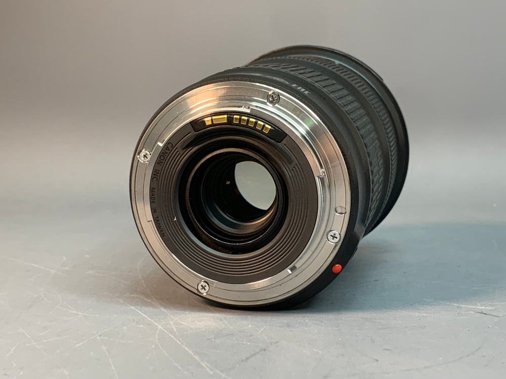 Canon EF 24-105mm f/3.5-5.6 IS STM скол на корпусе крепления светофильтра