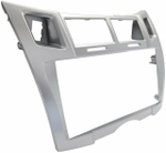 Магнитола для Toyota Vitz 2, Yaris 2 2005-2011 (рамка серебро тип 2) - FarCar BX9-360-9647F2S монитор 9.5" 2K QLED на Android 13, 6Гб+128Гб, CarPlay, 4G SIM-слот, 4 камеры в комплекте