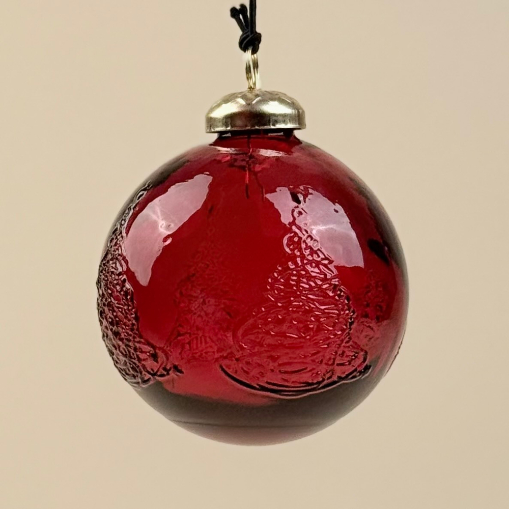 Елочный шар "Елочка" красный, 8x8x10 см