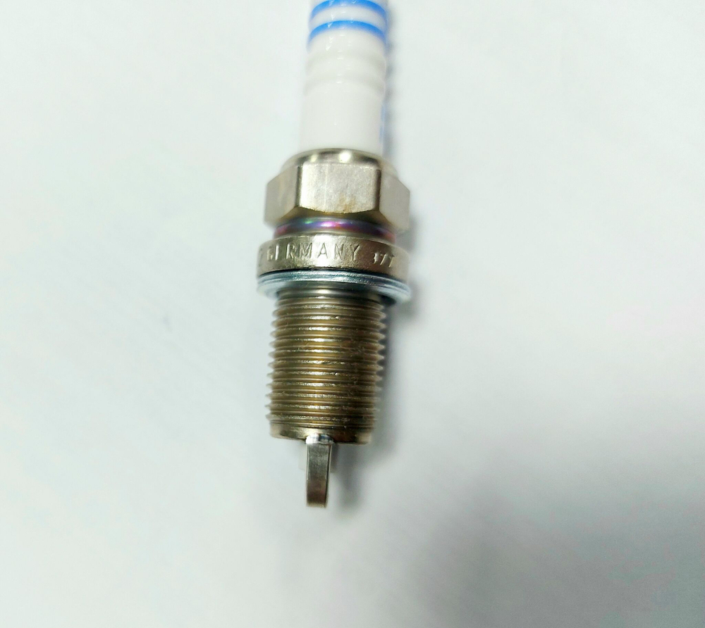 Свеча зажигания (комплект), свеча Bosch 0242229699