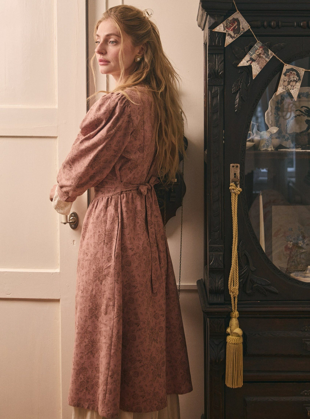 Платье с вырезом-сердечко