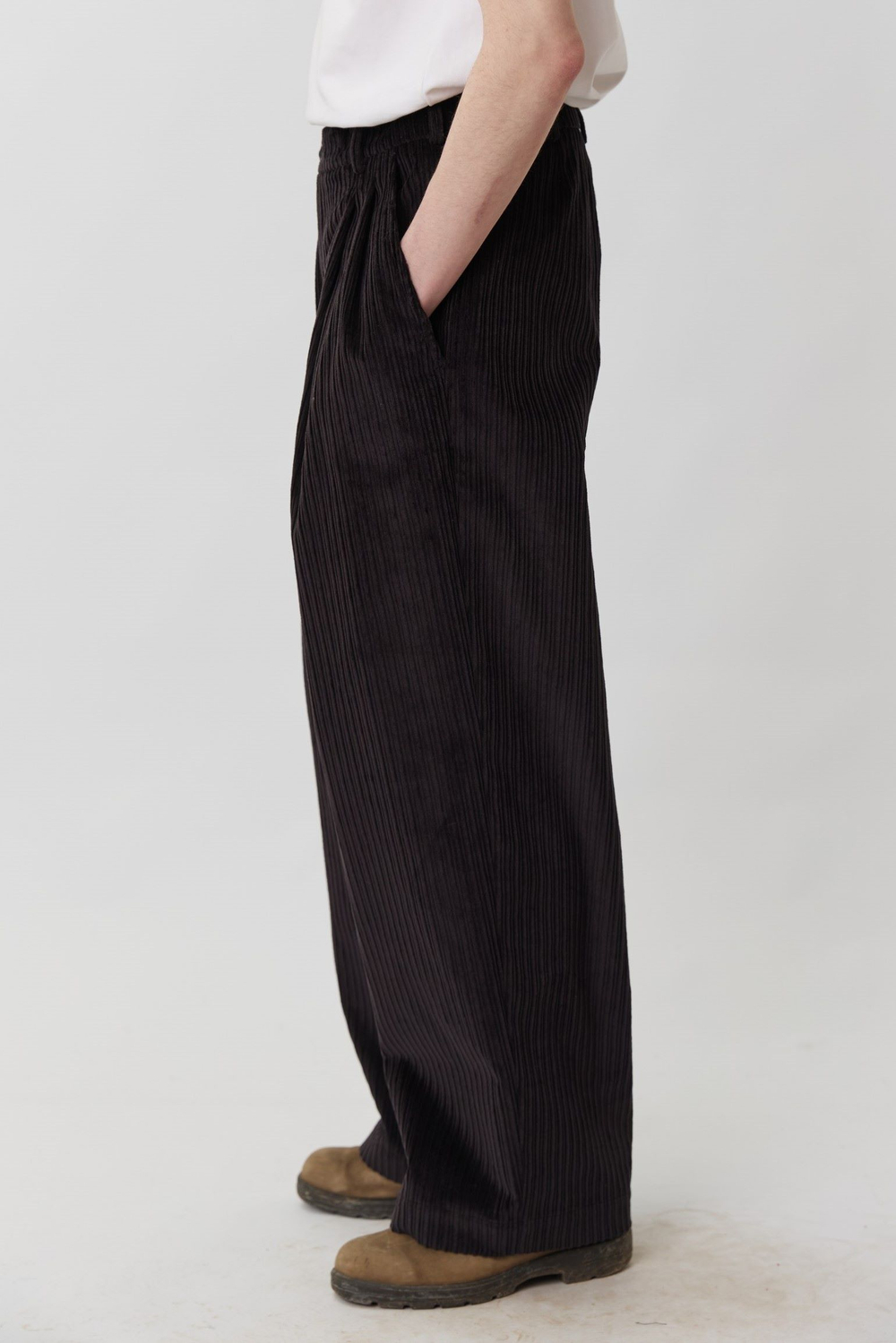 Брюки мужские со складками из черного вельвета