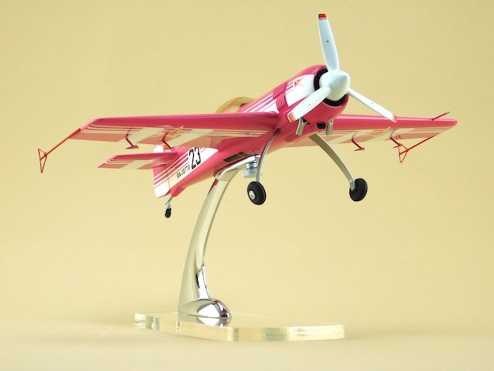 Модель самолета Су-26М (М1:30)