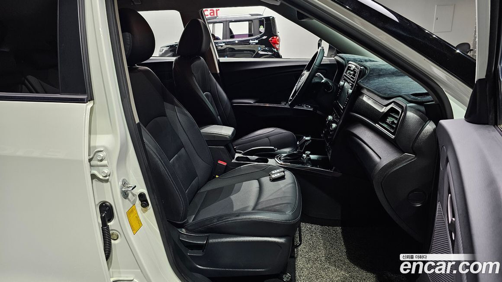 KG Mobility (Ssangyong) Very New Tivoli Бензин 1.5 2WD (11.2020)