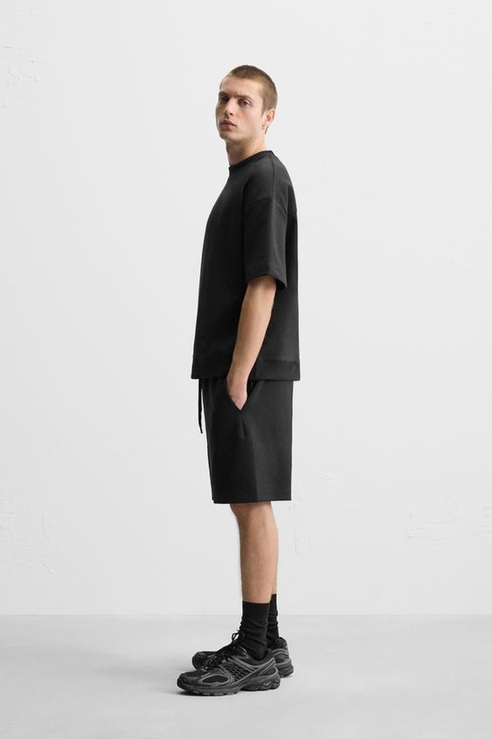 ZARA ШОРТЫ INTERLOCK ИЗ РЕЛЬЕФНОЙ ТКАНИ, ЧЕРНЫЙ