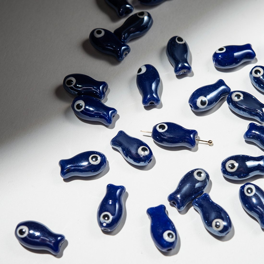 Бусина в форме рыбки, 18,5*10мм, темно-синяя, глазурированный фарфор