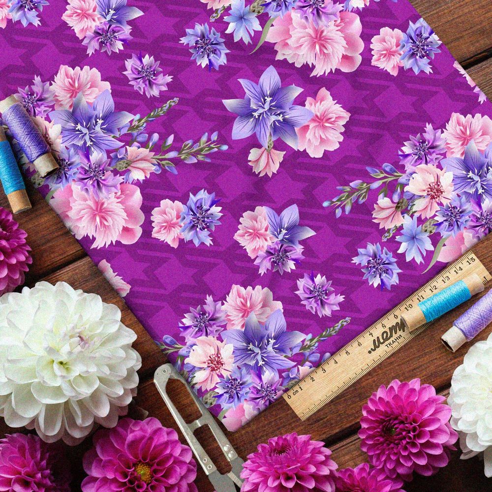 Ткань штапель васильки, колокольчики и георгины на сиреневом фоне